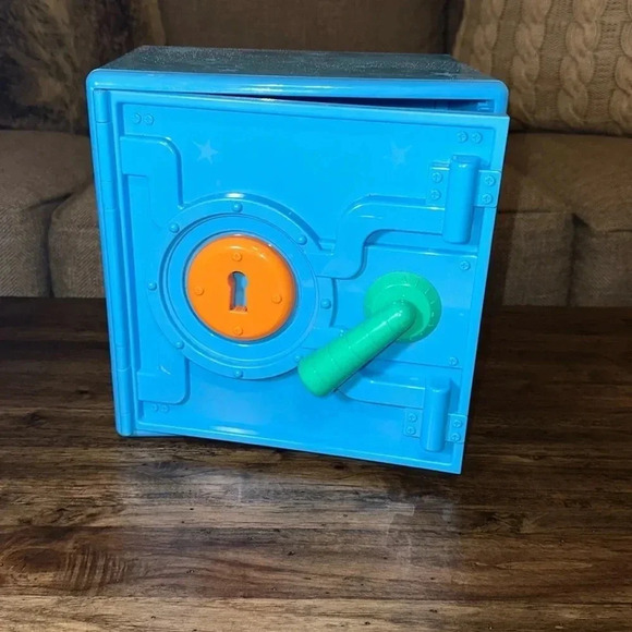 Ryan’s World Super Surprise Safe Children’s Toy Plastic Safe Vault No Key - Picture 1 of 9